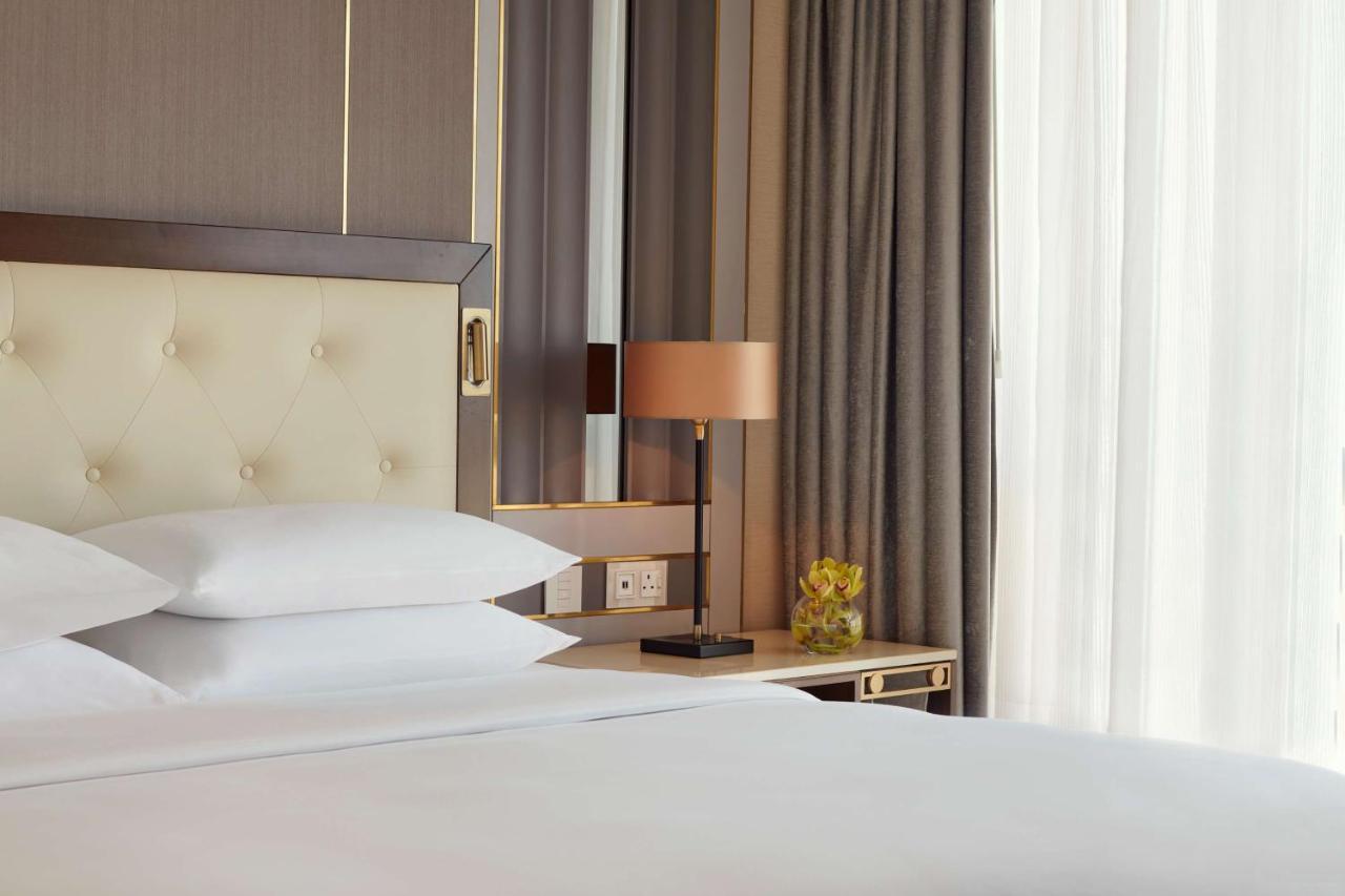 Grand Hyatt Al Khobar Hotel And Residences Exterior foto A bedroom at the hotel